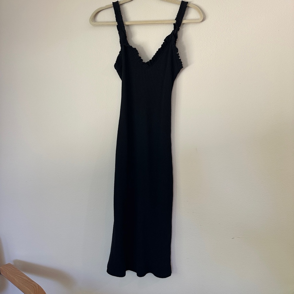 Ribbed black bodycon dress